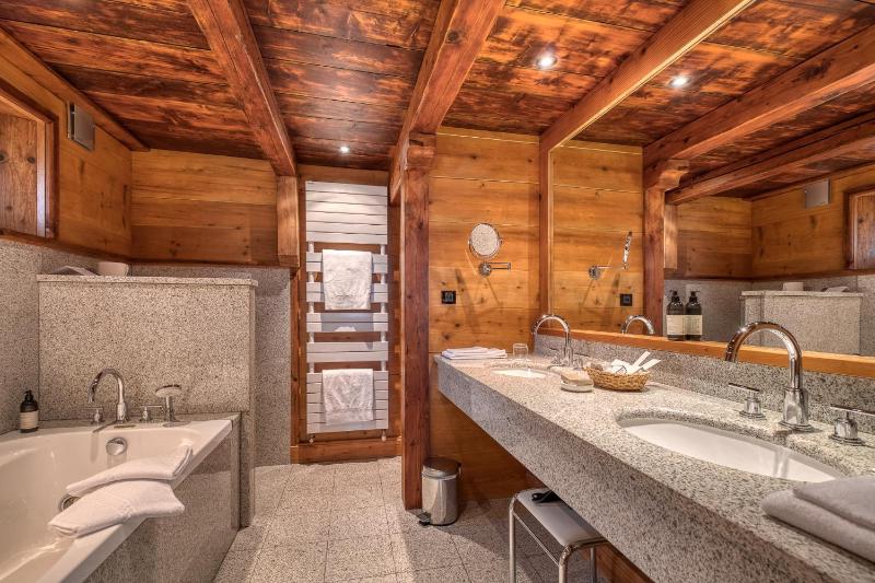 Classic Triple Room (2 Adults + 1 Child) image 3