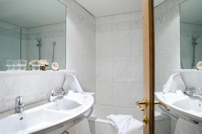 Double Room with Mountain View image 3