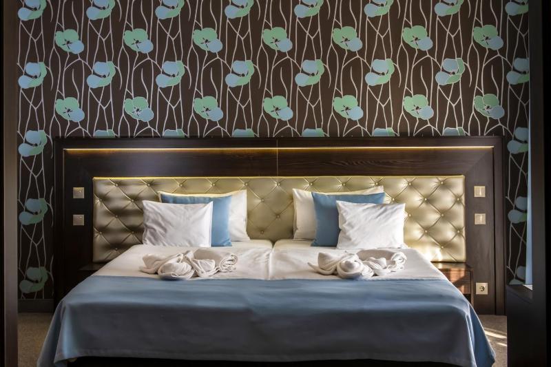 Standard Suite image 1