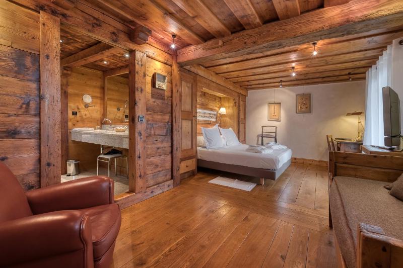 Classic Triple Room (2 Adults + 1 Child) image 4