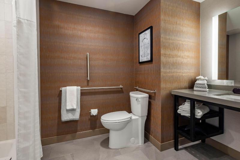 King Room - Accessible/Non Smoking image 2