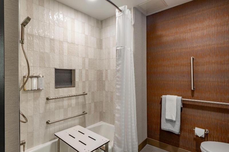 King Room - Accessible/Non Smoking image 1