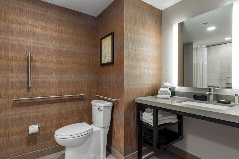 Queen Room with Two Queen Beds - Accessible/Non Smoking image 2