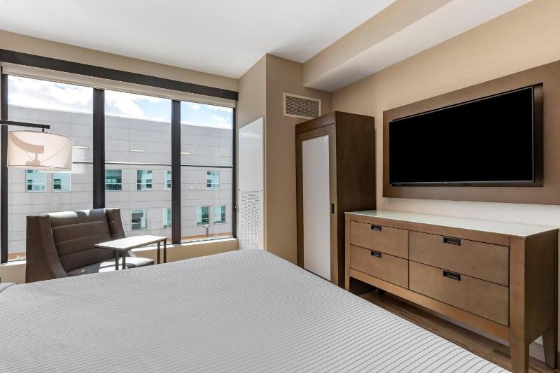 King Suite - Non Smoking image 3