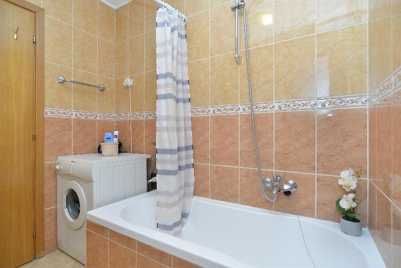 Apartment 2207 - image 9