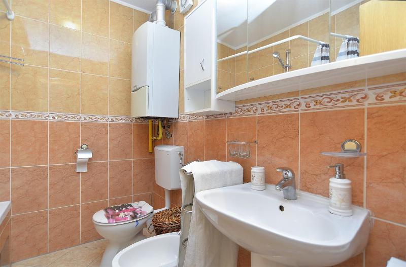 Apartment 2207 - image 8