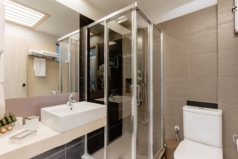 Superior Room with Garden View image 4