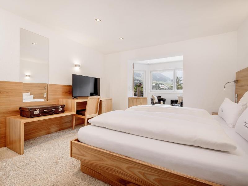 Superior Double Room image 3