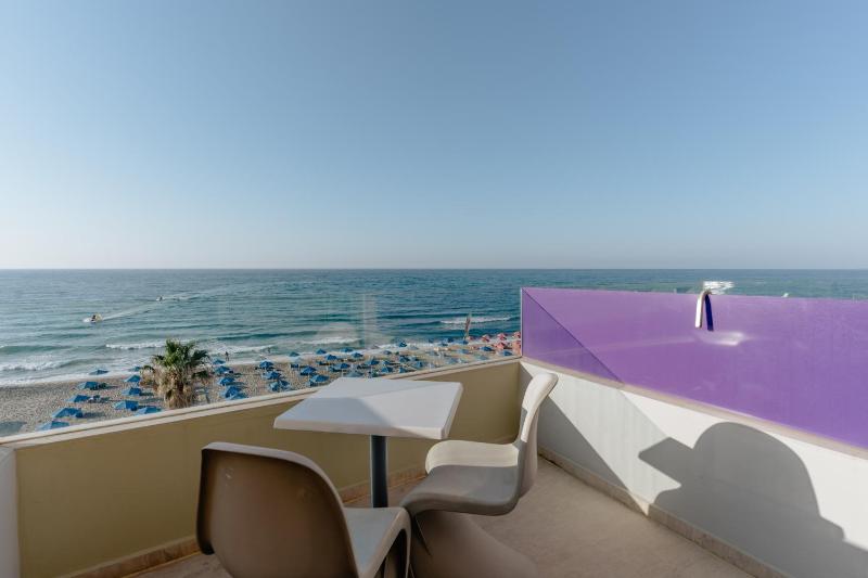 Superior Triple Room with Sea View image 1