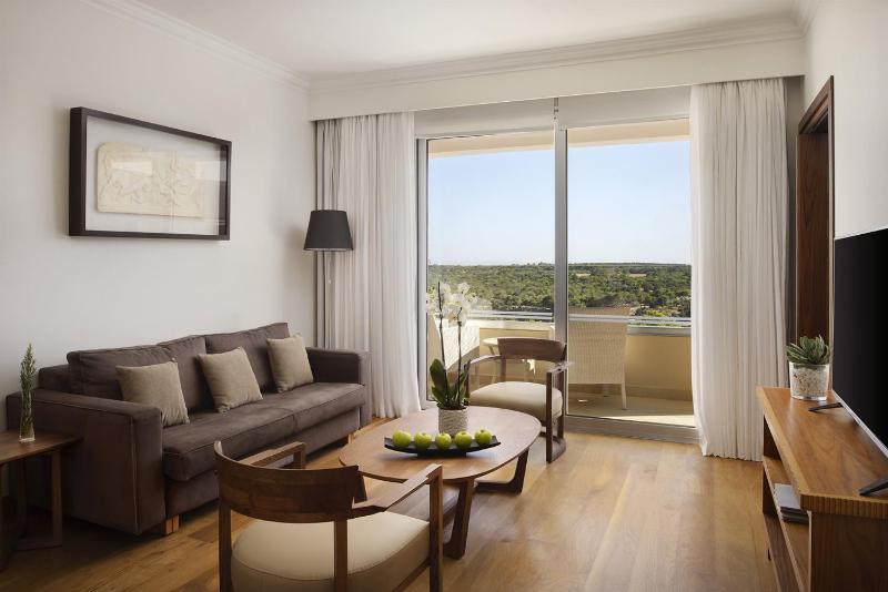 Standard Suite image 3