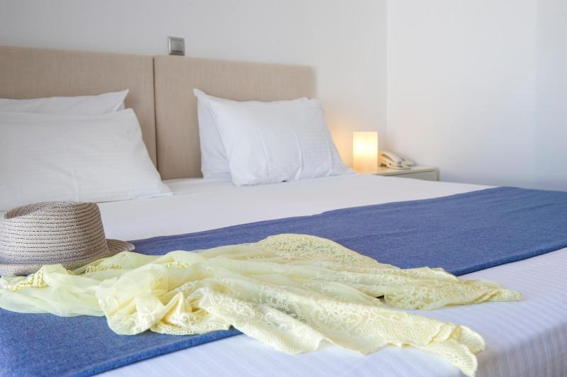 Double Room with Patio image 1