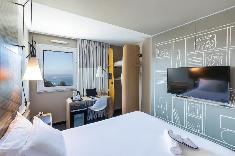 Superior Double Room with Sea or River View image 1