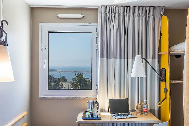 Superior Double Room with Sea or River View image 4