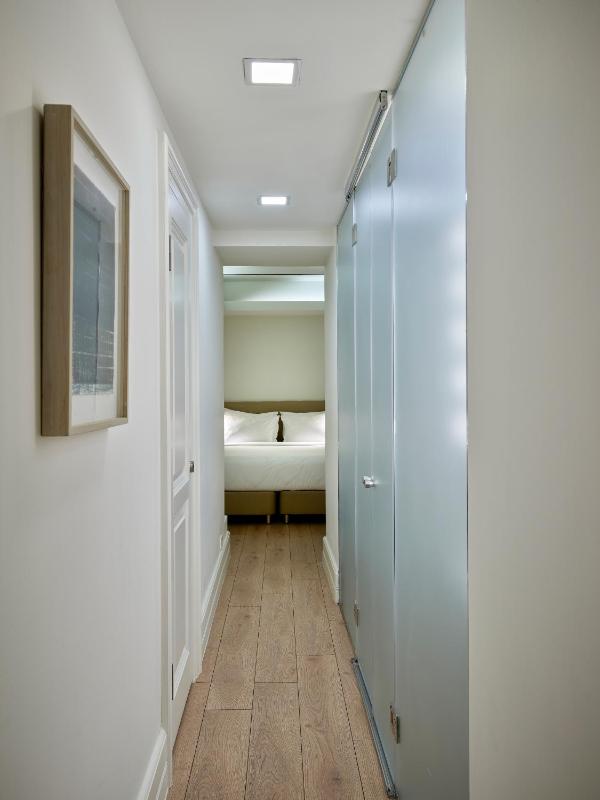 Basic Basement Apartment image 4