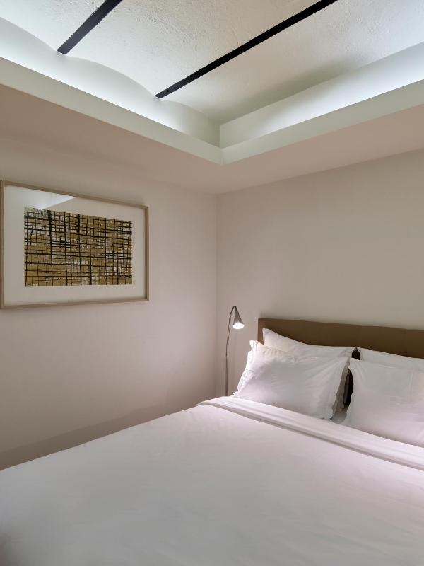 Basic Basement Apartment image 1