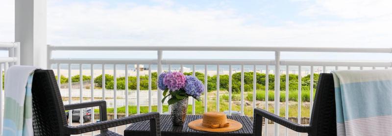 Queen Suite with Two Queen Beds and Ocean View image 2