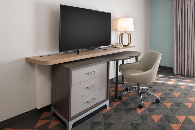 Premium King Room with Courtyard View image 4