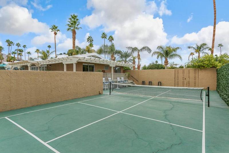 Near Downtown Palm Springs 7 BD 7 BTH 80FT Pool Pickleball - image 38