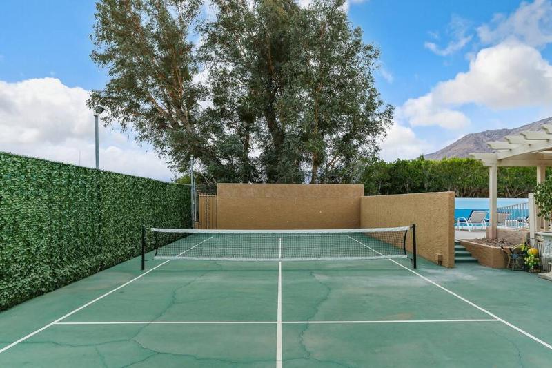 Near Downtown Palm Springs 7 BD 7 BTH 80FT Pool Pickleball - image 42