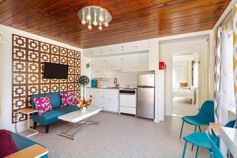 Two-Bedroom Bungalow image 4