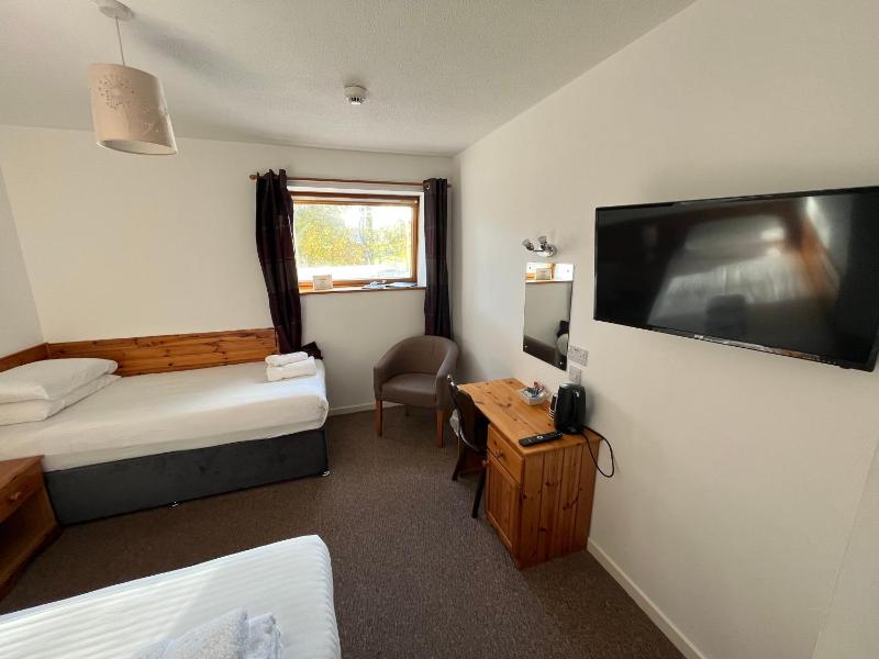 Twin Room image 3