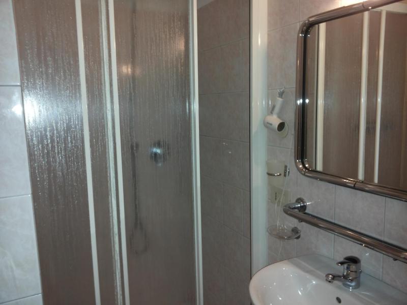 Double Room image 3