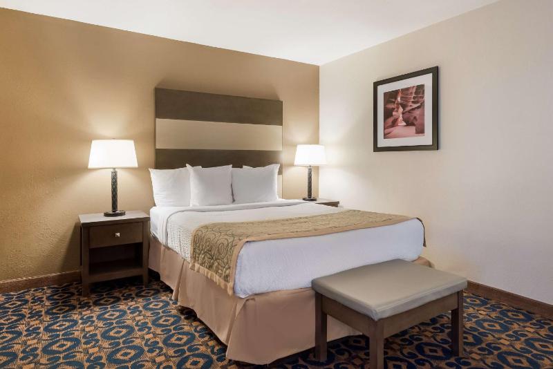 Queen Room image 1