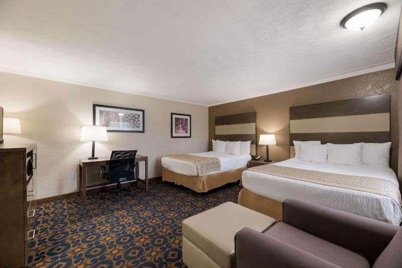 Queen Room with Two Queen Beds image 1
