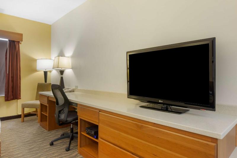 King Room with Jacuzzi - Non-Smoking image 3