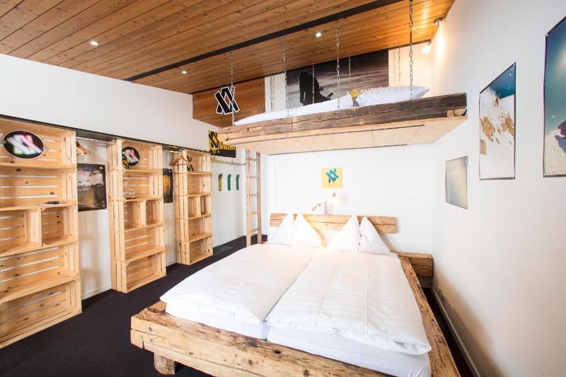 Double Room with Balcony image 3