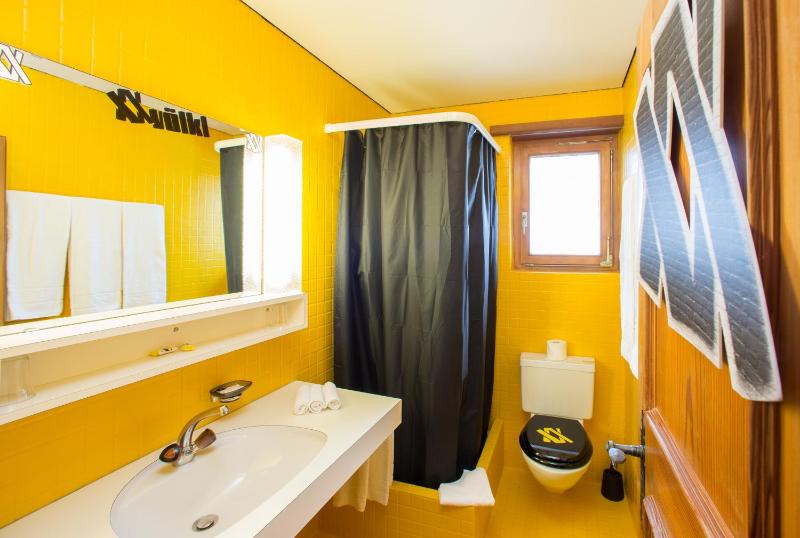 Double Room with Balcony image 2