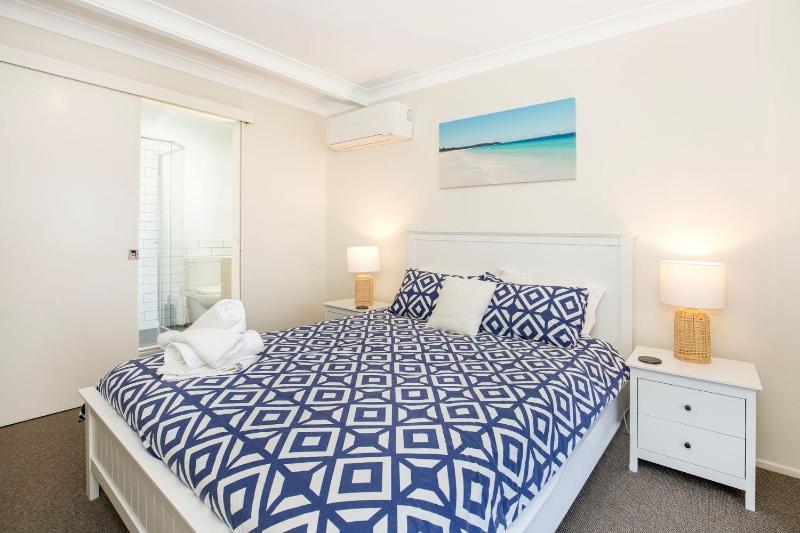 Hayes Beach House I Award Winner I 4 Mins to Beach - image 17