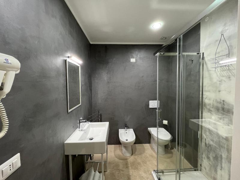 Standard Double Room image 1