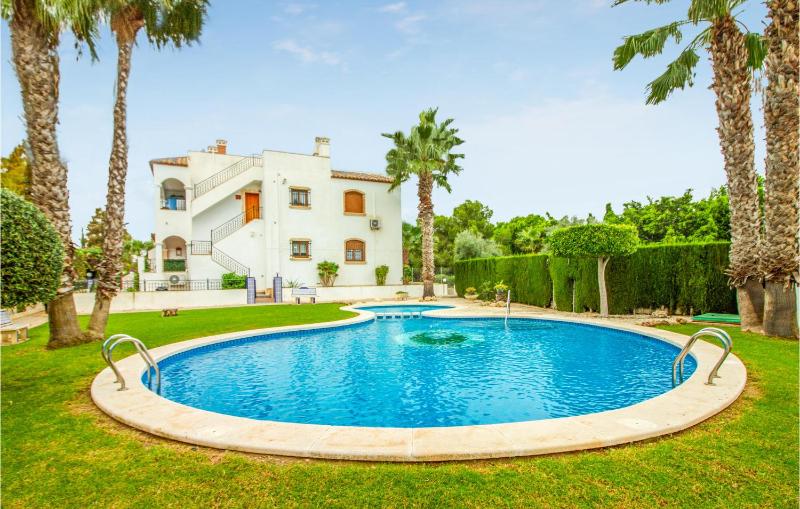 2 Bedroom Cozy Apartment In Orihuela - image 4