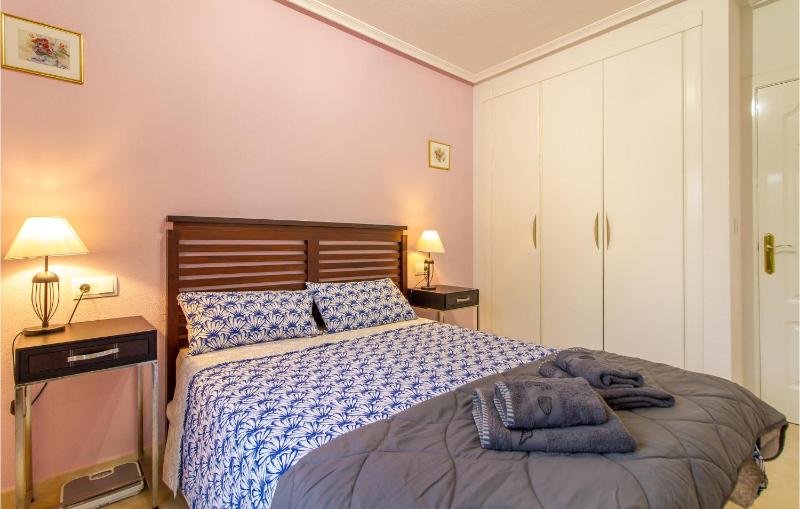 2 Bedroom Cozy Apartment In Orihuela - image 9