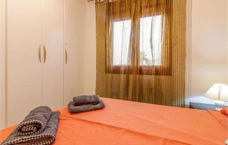 2 Bedroom Cozy Apartment In Orihuela - image 11
