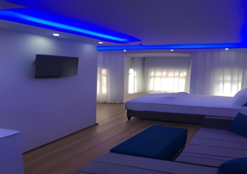 BLUE ROYAL HOTEL - image 8