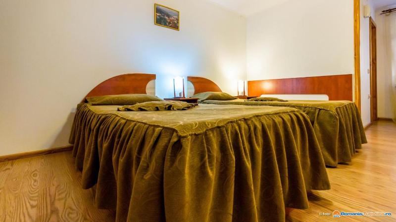 Single Room with Bathroom image 1