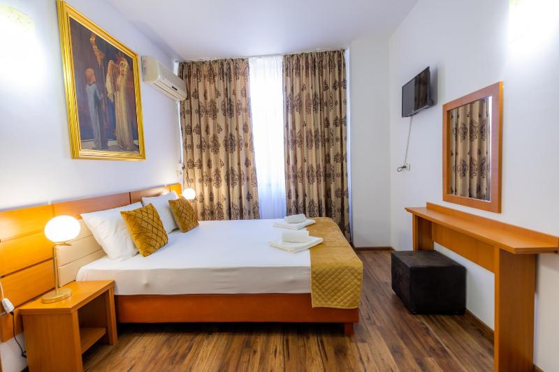 One-Bedroom Apartment image 4