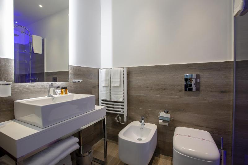 Superior Double Room image 1