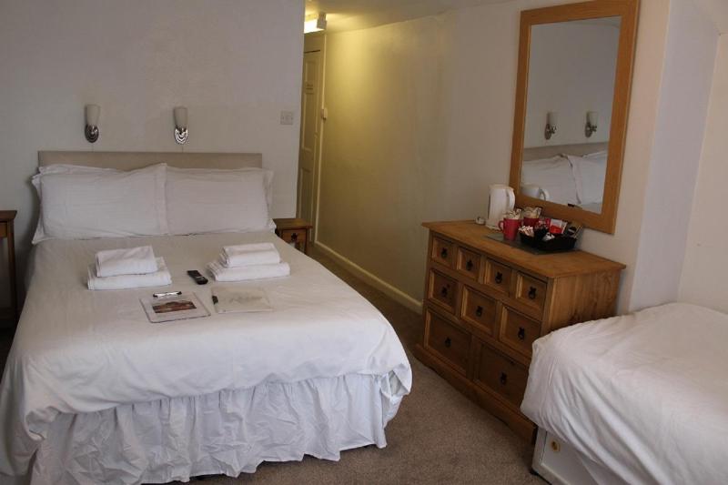 Family Double or Twin Room - Room 2 image 4