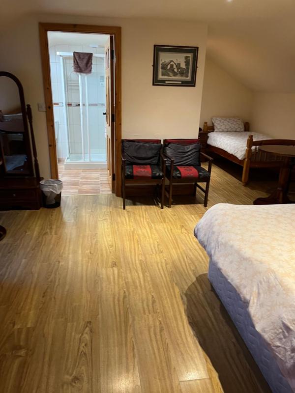 Quadruple Room image 4