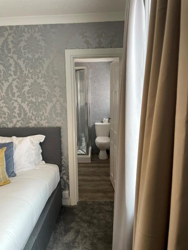 Single Room with Shower image 3