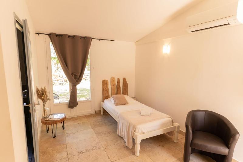 Deluxe Room (2 Adults + 1 Child) image 3