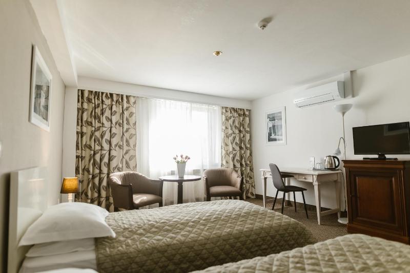 Twin Room image 1