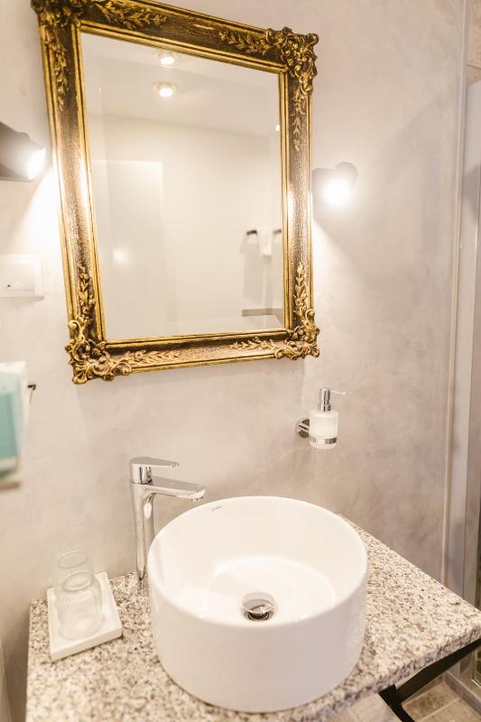 Twin Room image 2