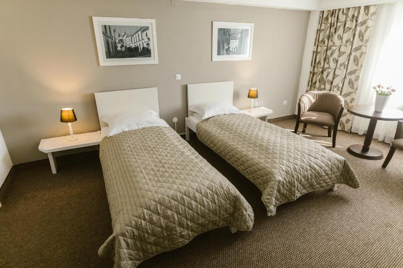 Twin Room image 3