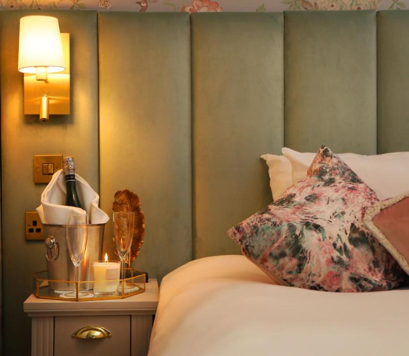 Triple Room with En Suite image 3