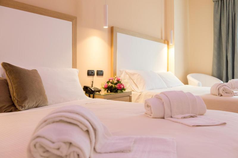 Superior Quadruple Room image 2