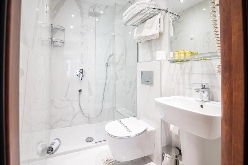 Standard Double Room image 2